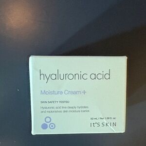 New In Box Hyaluronic Acid Moisture Cream - White
